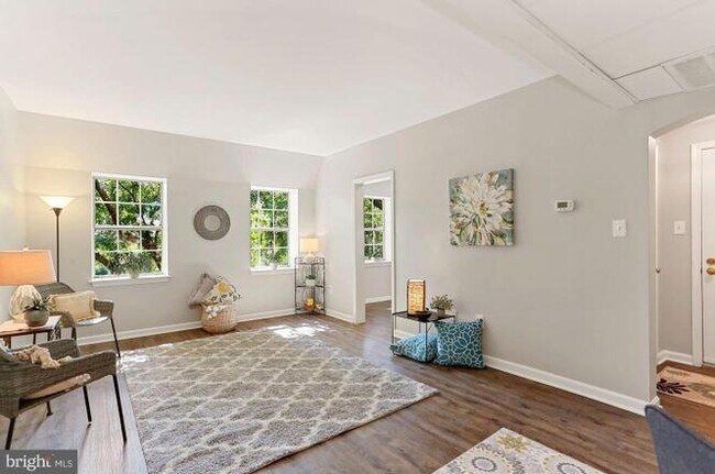 Foto del edificio - 1774 N Troy St