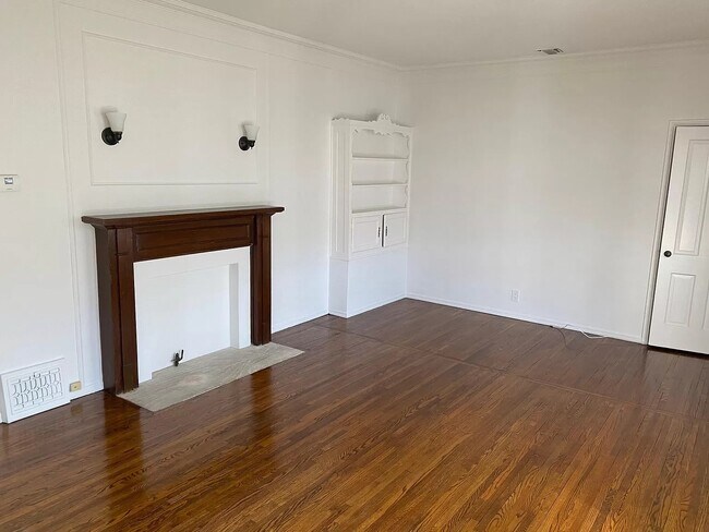 Building Photo - 141 Bedford