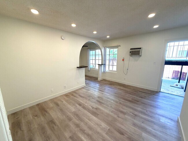 Foto del edificio - 12721 Matteson Ave