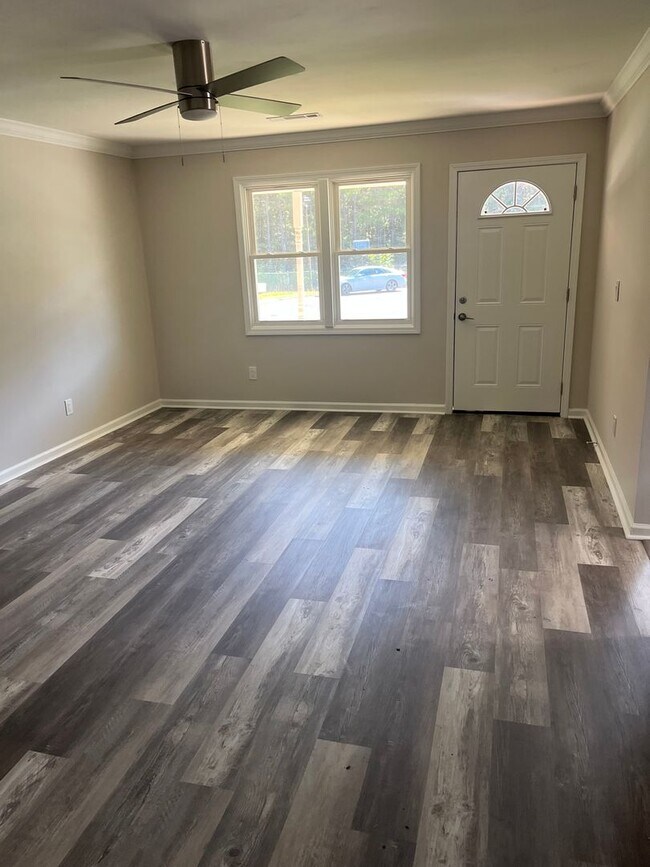 Building Photo - 13 Oakcrest Trail NE