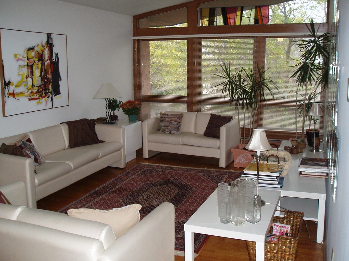 Primary Photo - The Mayflower Apartments