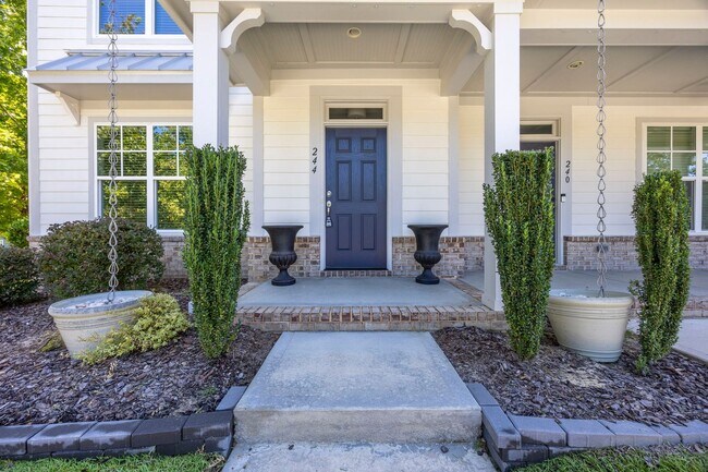 Building Photo - EXQUISITE TOWN HOME IN LAKE CAROLINA