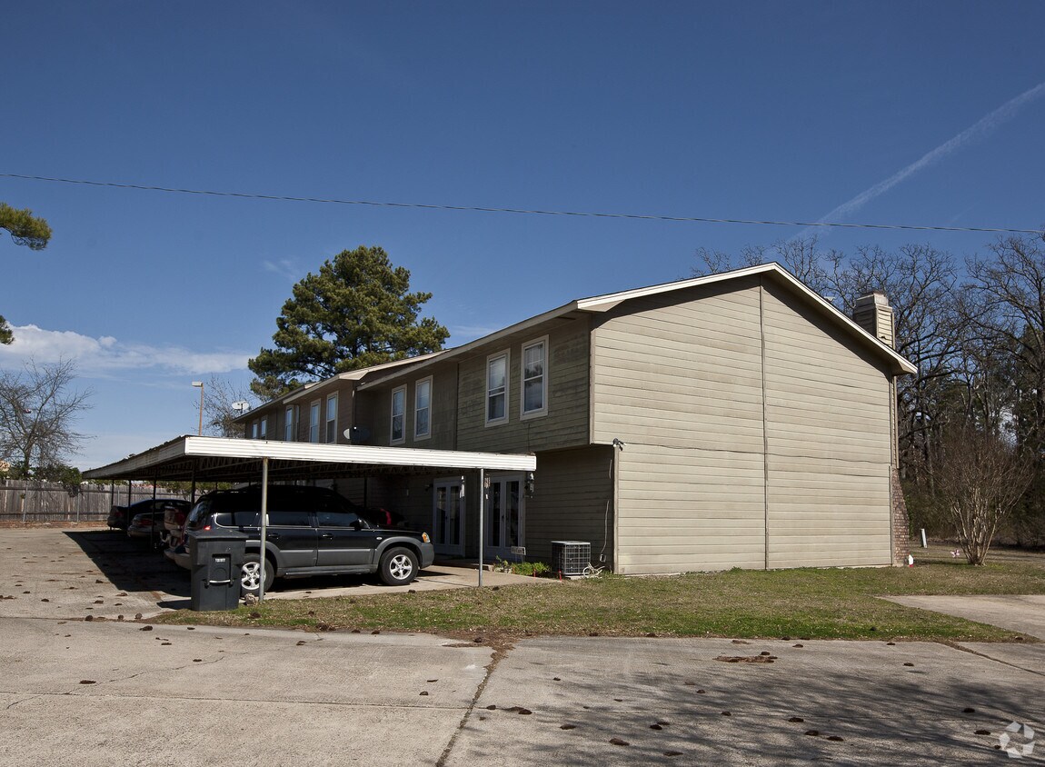 Primary Photo - 9000-9009 Clusters Dr