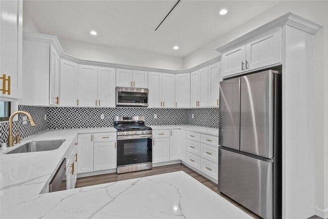 Building Photo - 6245 McLaren Ave
