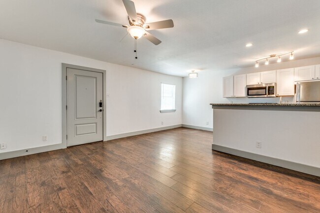 Building Photo - 4633 Fairmount St