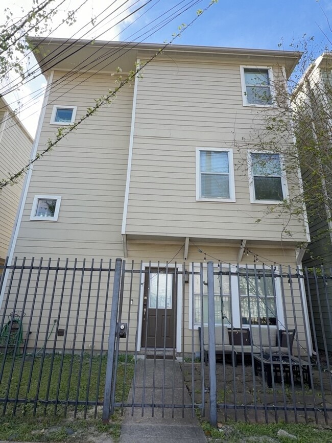 Foto del edificio - 1828 Fletcher St