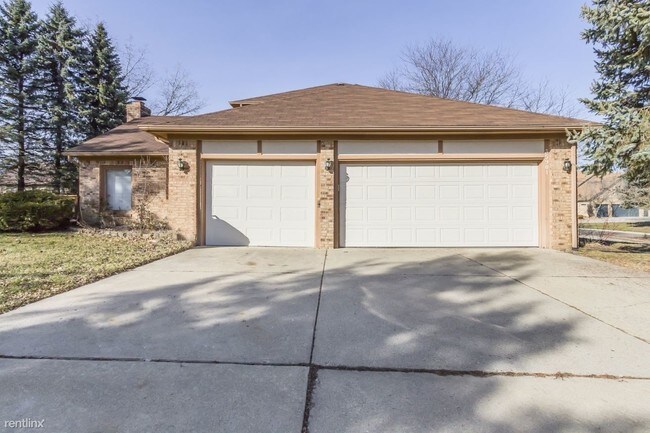 Building Photo - 35901 King Edward Dr