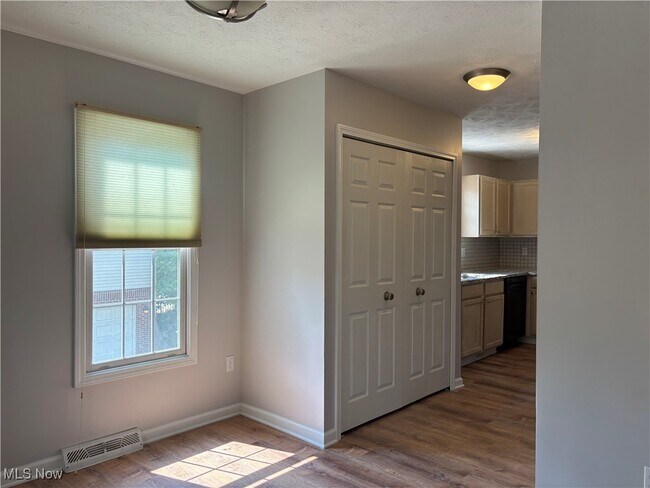 Foto del edificio - 8222 Chester Pkwy