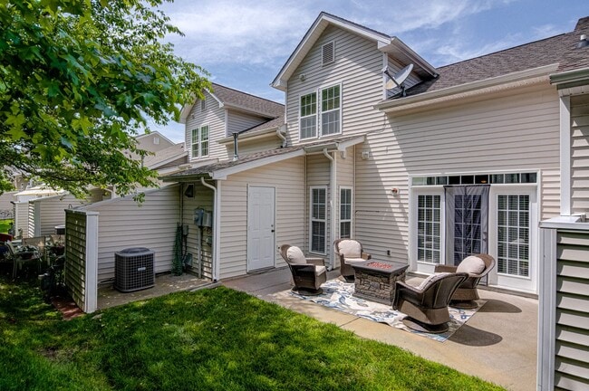 Building Photo - Beautiful 3BR/2BA Townhome in Winston-Salem