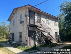 Building Photo - 2513 Quintana Rd