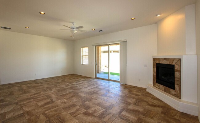 Foto del edificio - Granville Home with 3 Car Garage