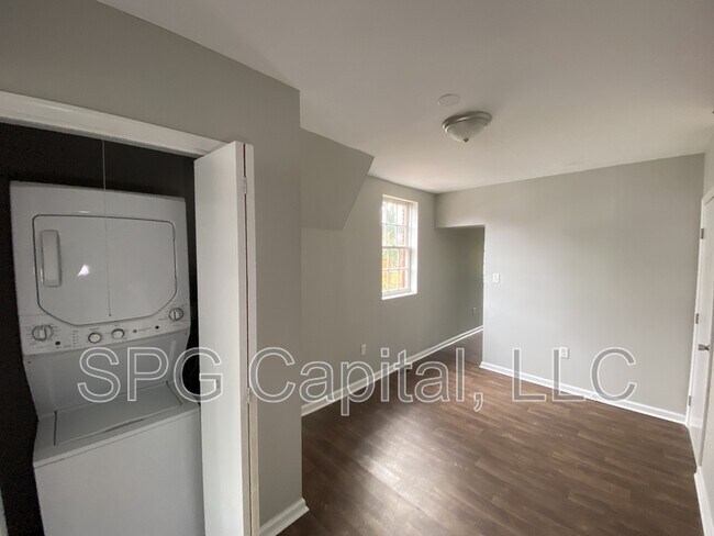 Foto del edificio - 114-116 W High St