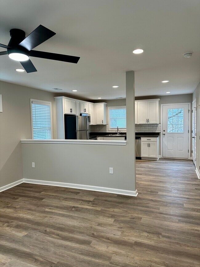 Plano de planta amplio, abierto y luminoso - 2229 Kenwood Blvd SE