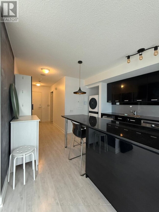 Building Photo - 19-8019 Singer Ct