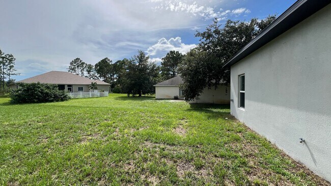 Building Photo - Adorable 3 Bedroom, 2 Bathroom Home in Pal...