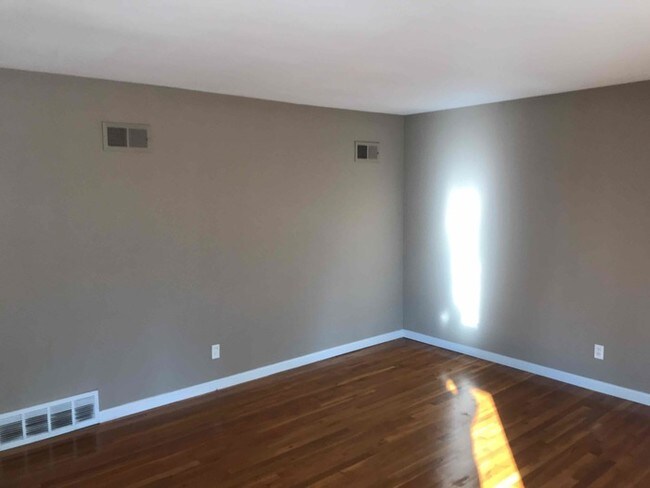 Building Photo - 1805 St Anthony Ln