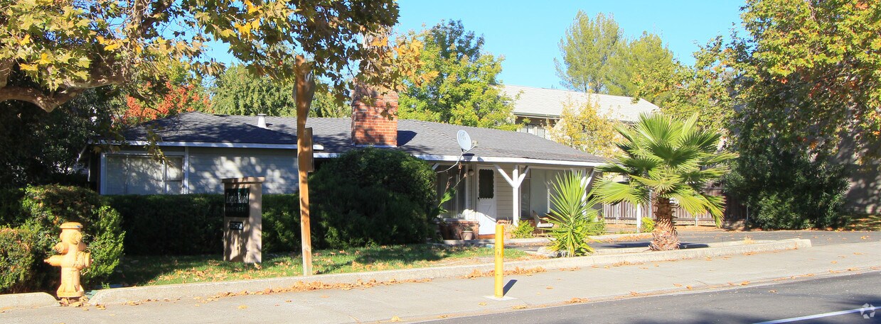 Primary Photo - 5729 Engle Rd