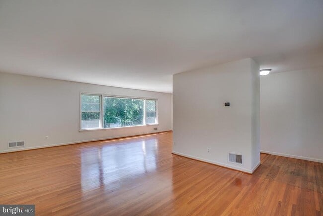 Foto del edificio - 3710 Woodburn Rd