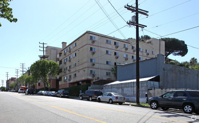 Foto del edificio - Huntington Hacienda II Apartment Homes