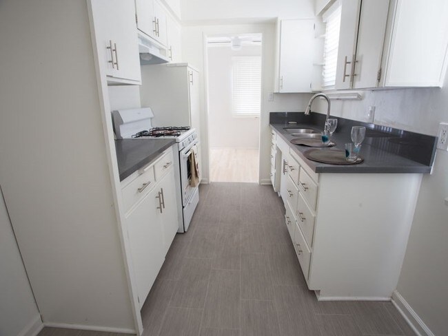 Building Photo - 1119 Huntington Dr