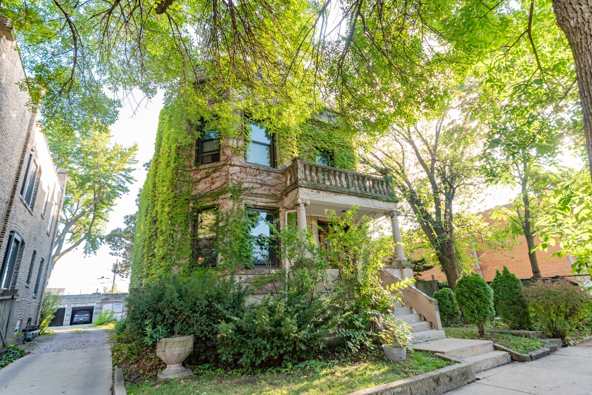 3927 W Belden Ave Unit 2, Chicago, IL 60647 Condo for Rent in Chicago