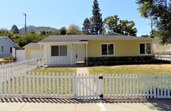 Building Photo - 131 Ramona Dr