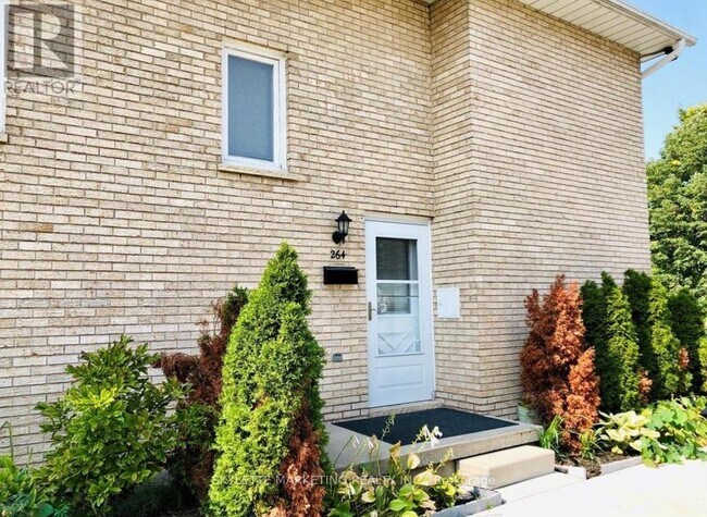 Photo du bâtiment - 264 Homestead Crescent