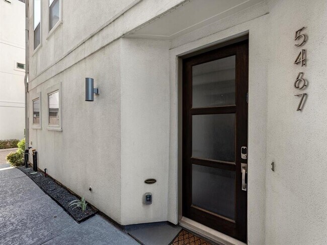 Building Photo - 5467 Larkin St