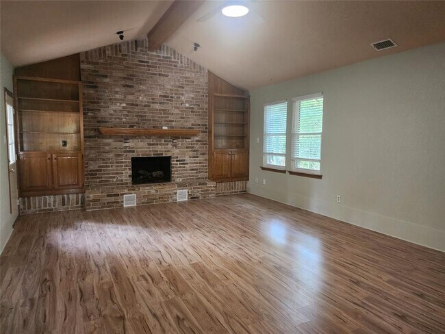 Building Photo - 1704 Hermitage Dr