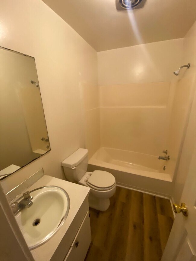 Foto del edificio - 208 Rosemont Dr
