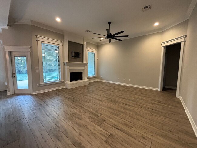 Building Photo - $250 OFF FIRST MONTH'S RENT FALL MOVE IN SPECIAL - TIBURON CUSTOM BUILT HOME THAT WILL WOW YOU!