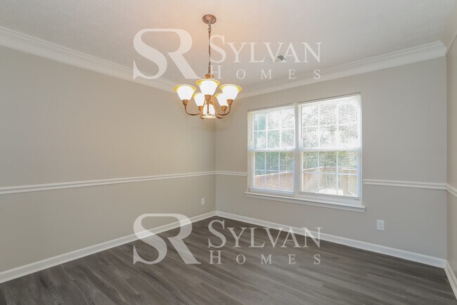 Building Photo - Don't miss out on this fabulous home!