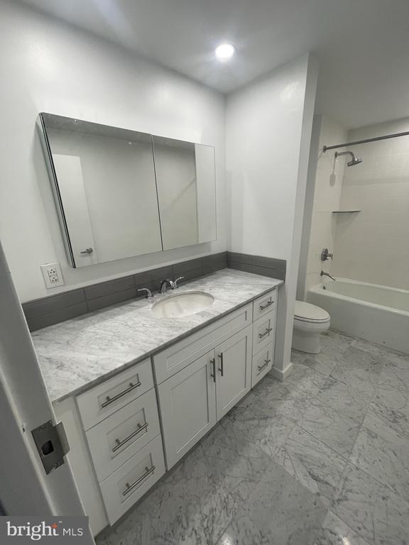 Foto del edificio - 219 S 18th St