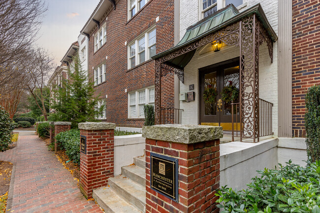 Entrada - Manchester Condominiums