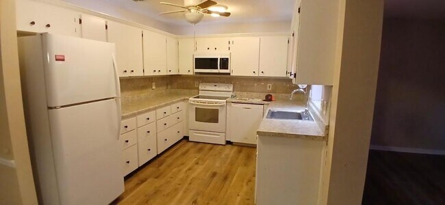 Foto del edificio - 9357 SW 82nd Terrace