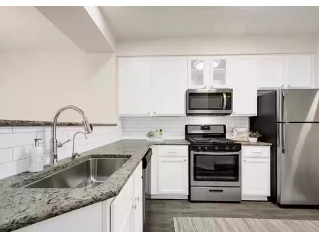 Building Photo - 2905 Stockton Ct