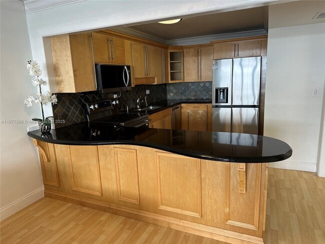 Building Photo - 6039 Collins Ave
