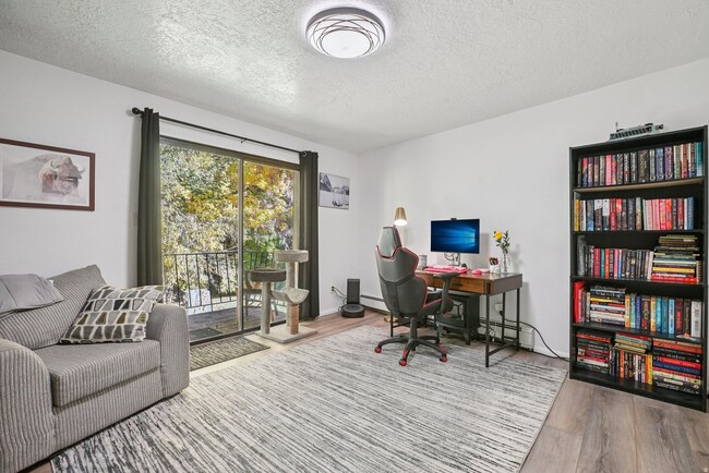 Foto del edificio - Springville Condo with Updated Kitchen, Deck & Creekside Setting