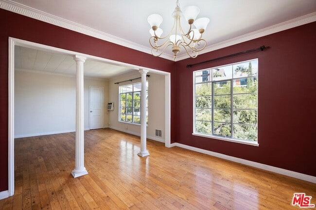 Foto del edificio - 1323 N Olive Dr