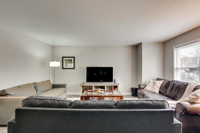 Foto del edificio - 226 S Hoyne Ave