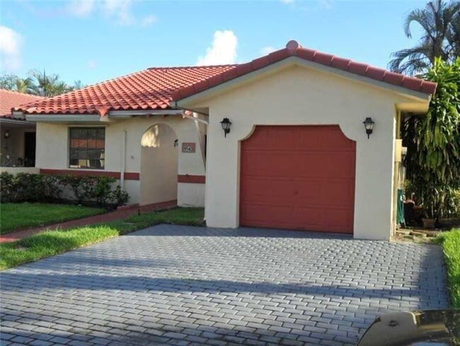 Building Photo - 9540 Sevilla Ln