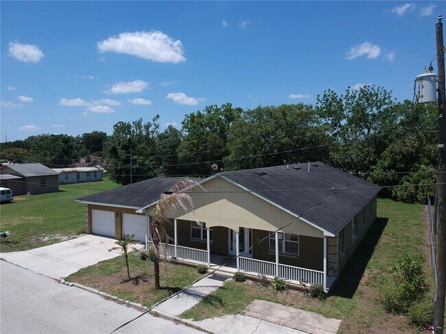 Building Photo - 1040 Britts Ln