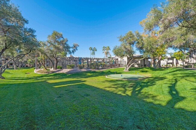 Foto del edificio - Upgraded first-floor condo in the sought-after Plaza Residences in Scottsdale!