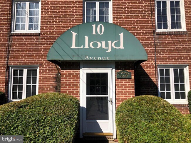 Foto del edificio - 10 Lloyd Ave