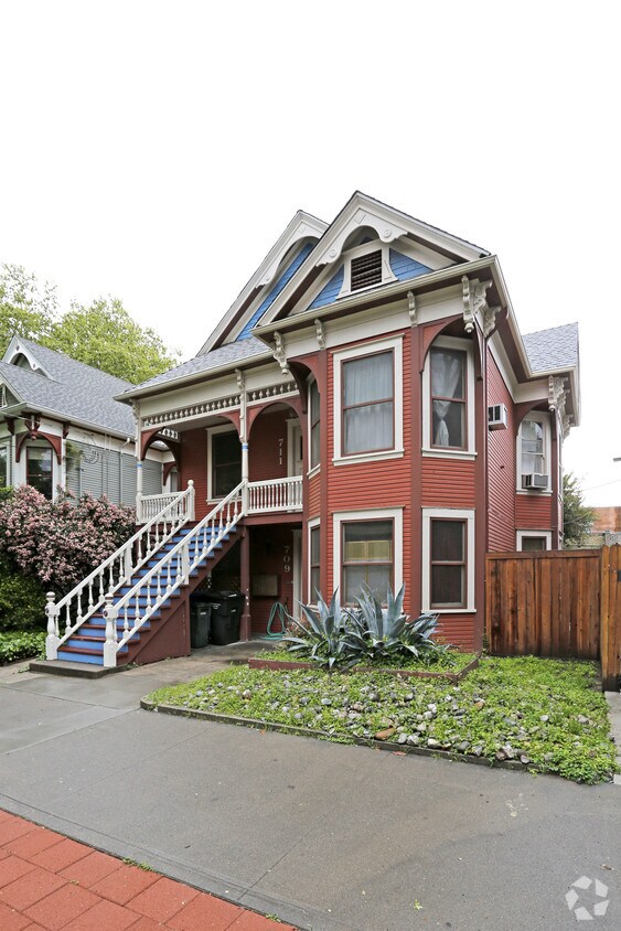 Building Photo - 709 19th St
