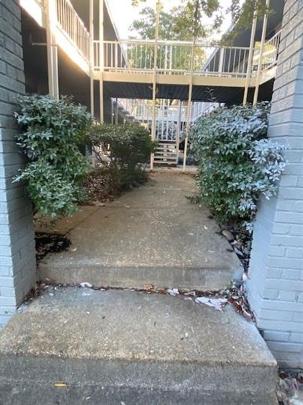 Foto del edificio - 152 N McLean Blvd