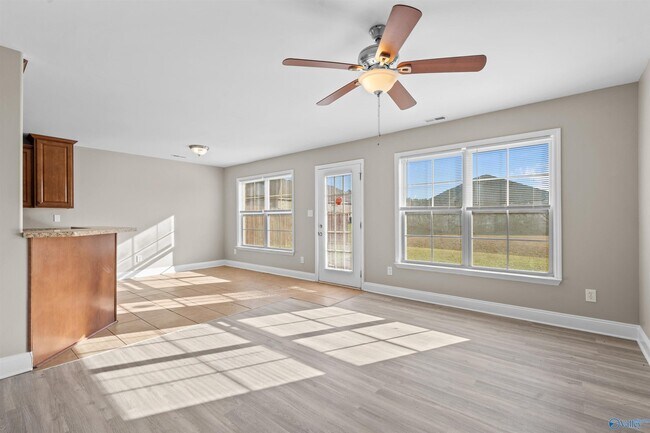 Foto del edificio - 161 Fields Pond Dr