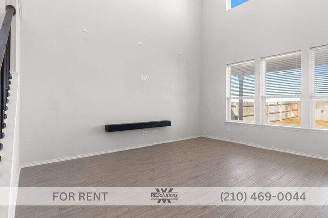 Building Photo - "Spacious 4-Bedroom Retreat with 3 Full Baths – 2700 Sq Ft of Comfort on Wild Bloom Road, Seguin!"