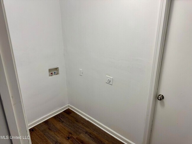 Foto del edificio - 5826 Patricia Dr