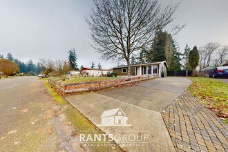 Building Photo - 6703 5th Way SE